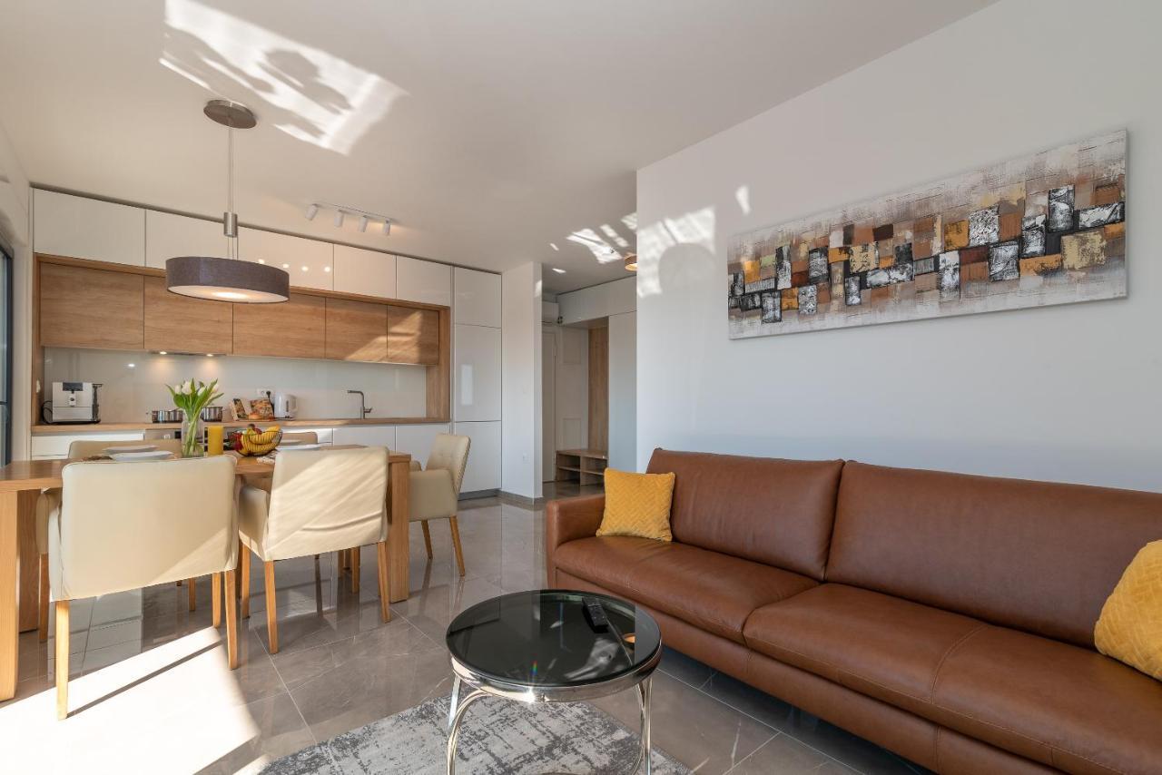 Poolside 2 Bedroom Ap. Mare Trogir Eksteriør bilde