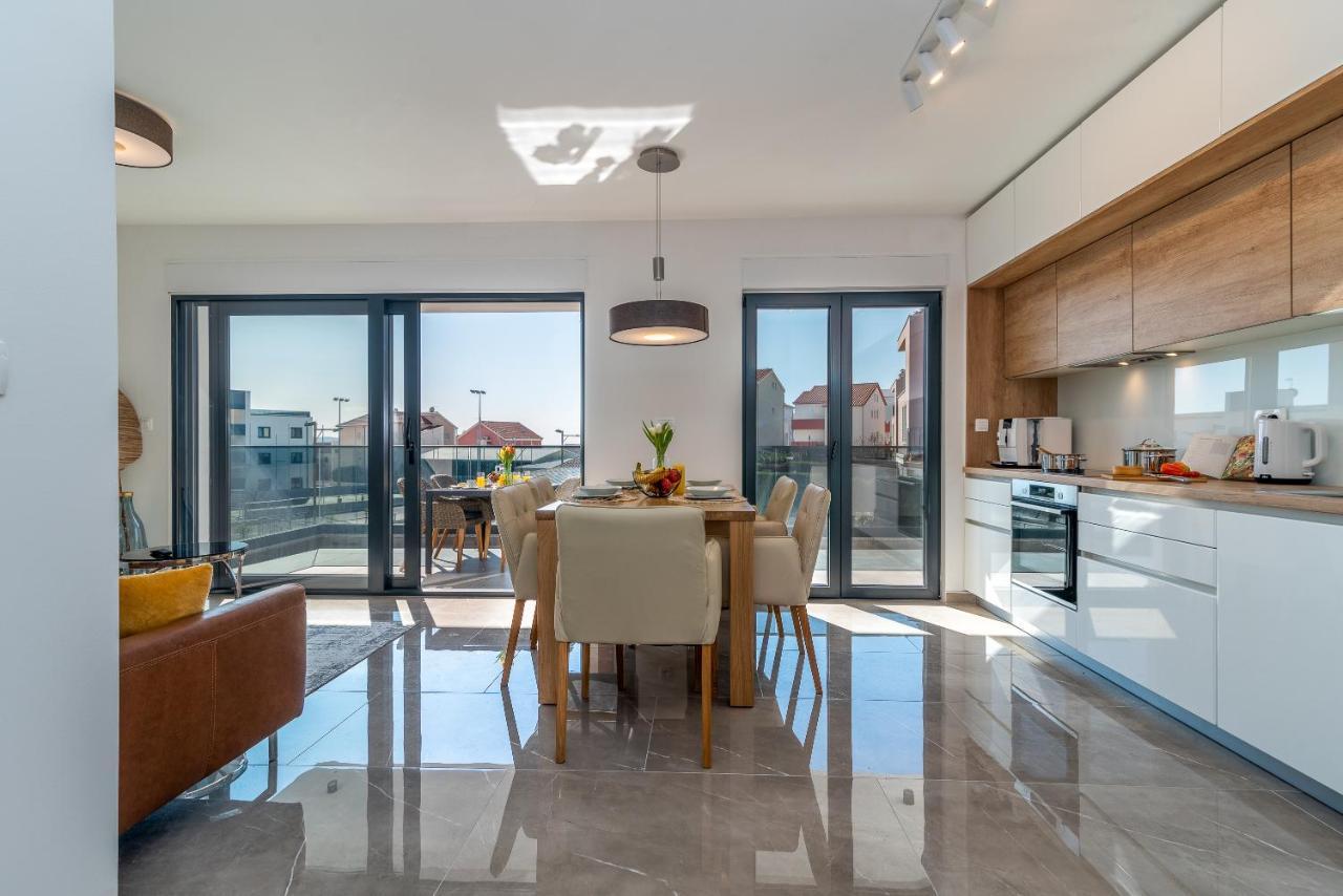 Poolside 2 Bedroom Ap. Mare Trogir Eksteriør bilde
