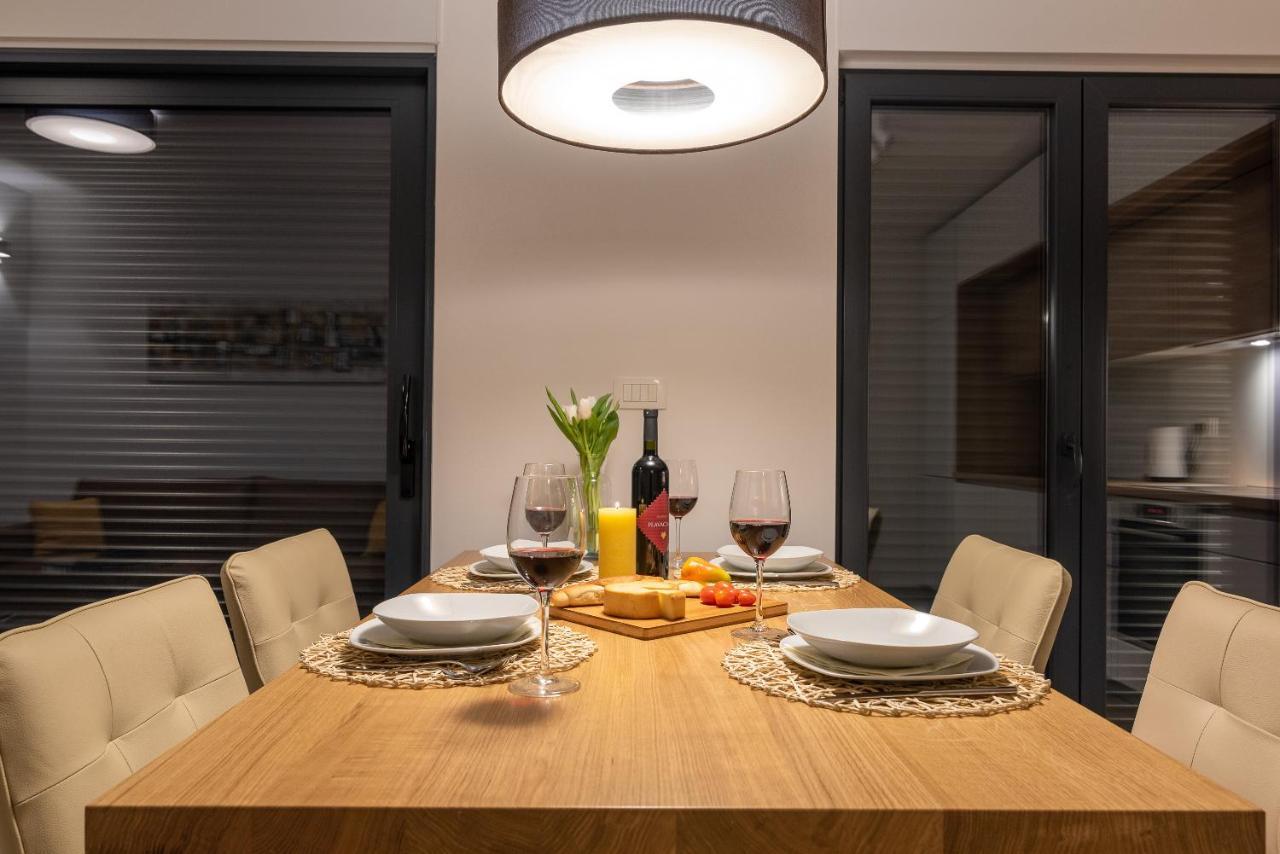 Poolside 2 Bedroom Ap. Mare Trogir Eksteriør bilde