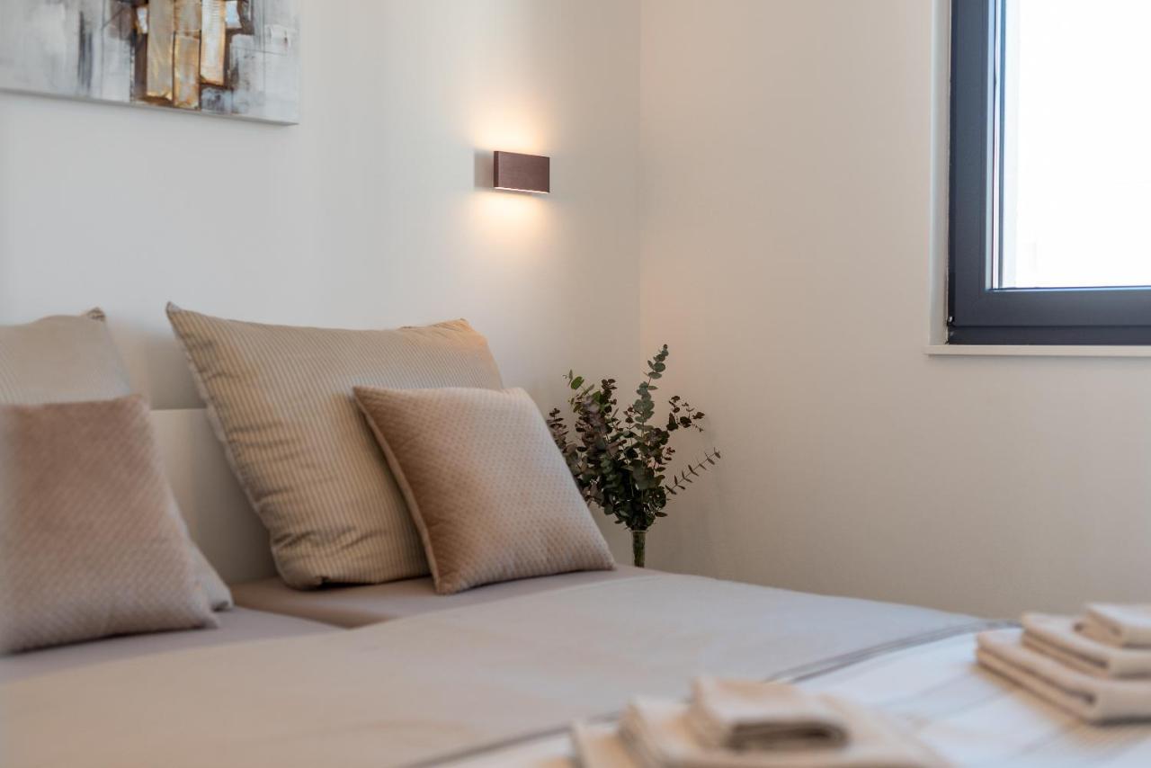 Poolside 2 Bedroom Ap. Mare Trogir Eksteriør bilde