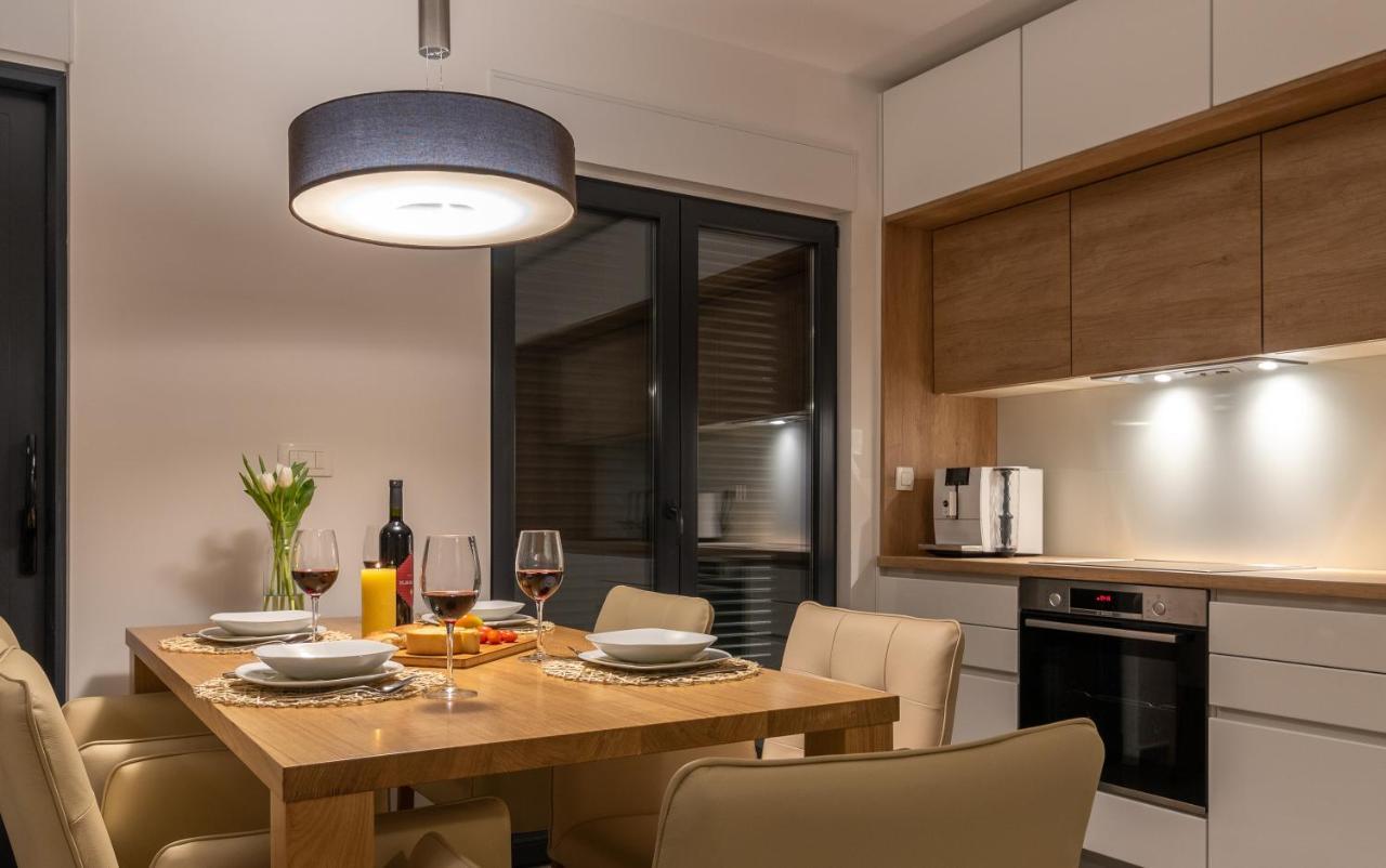 Poolside 2 Bedroom Ap. Mare Trogir Eksteriør bilde